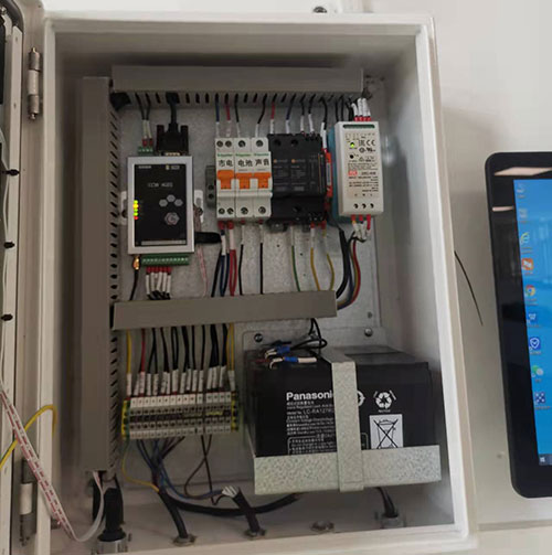 雷電預(yù)警系統(tǒng)的內(nèi)部接線