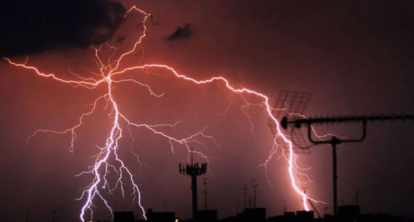 光伏儲能系統(tǒng)中浪涌保護(hù)器的選型