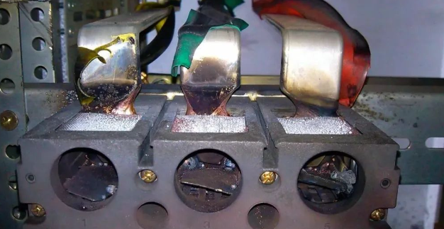 光伏儲能系統(tǒng)中浪涌保護(hù)器的選型